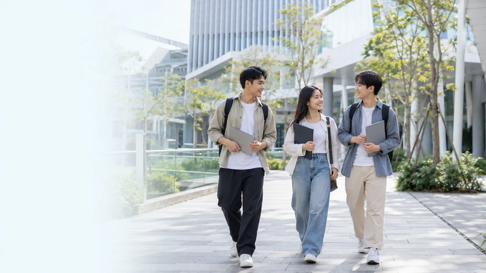 香港大学校园内交流升学申请规划的学生